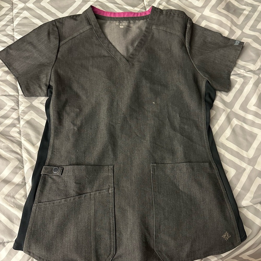 Light gray scrub set